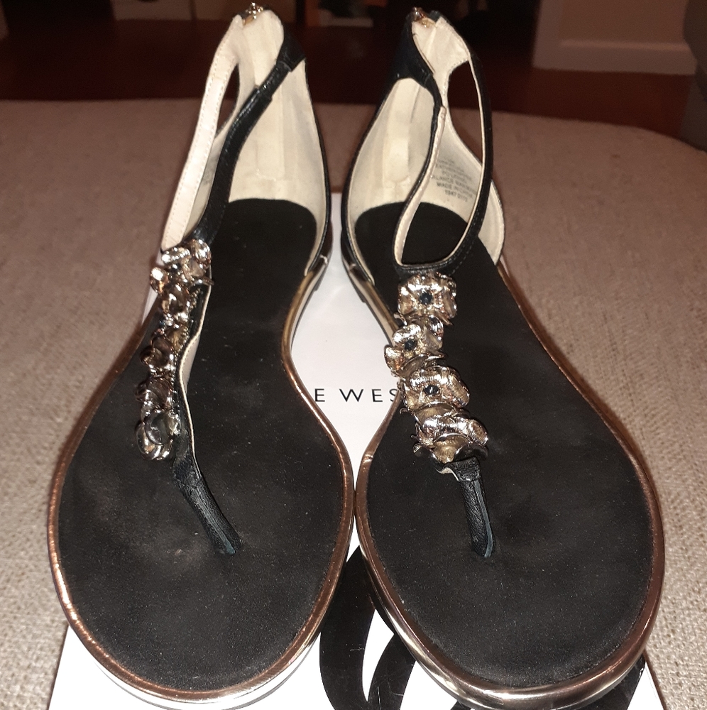 Shoes - Picture 2 of 8